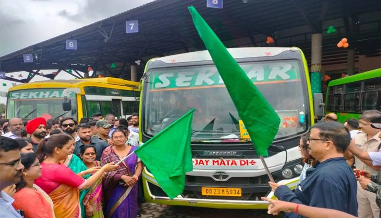  ଝାରସୁଗୁଡ଼ା ବସ୍‌ ଟର୍ମିନାଲ୍‌ ସକାଳୁ ଉଦ୍‌ଘା​ଟନ, ରାତିରେ ତାଲା