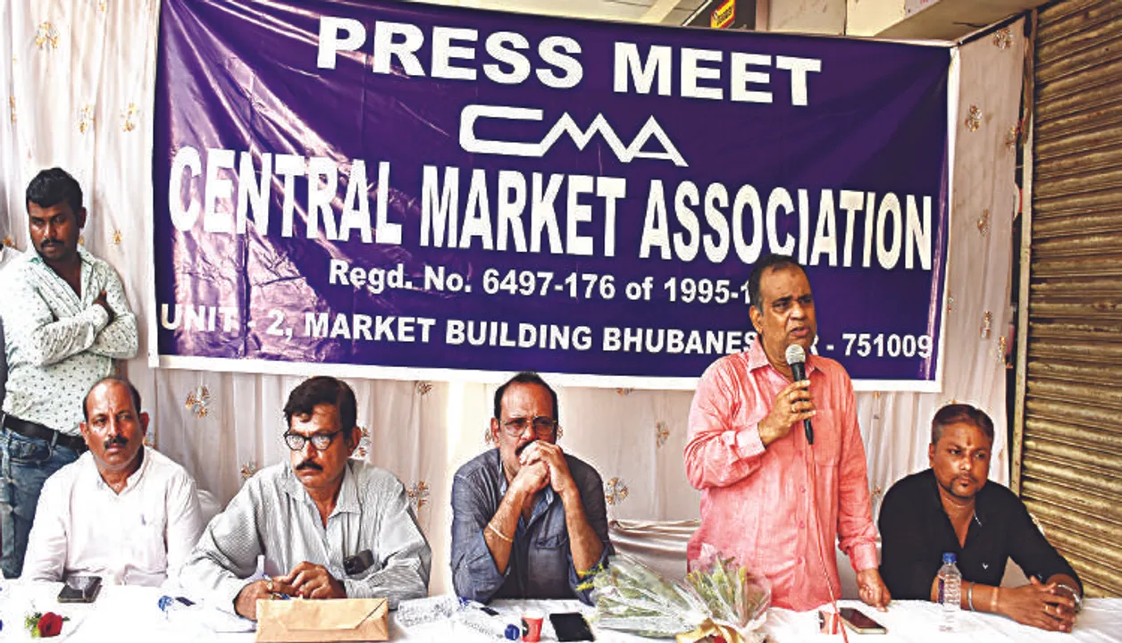  ଉଗ୍ର ରୂପ ନେଉଛି ମାର୍କେଟ୍‌ ବିଲ୍ଡିଂ ବିବାଦ: ଦିନେ ସମୟ ଦେଲା ସଂଘ