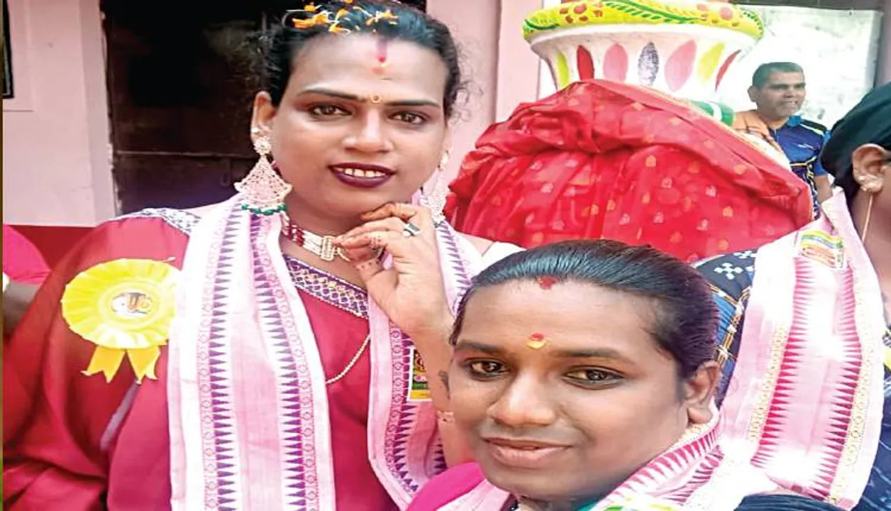  ମାର ସ୍ନେହ ଦେଇଥିବା ମିଠିଙ୍କ ସହିତ ଦୀପା। 