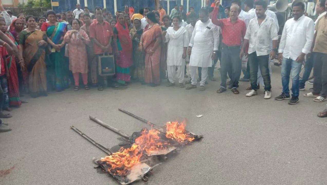  ଭଦ୍ରକ ଜିଲ୍ଲାପାଳଙ୍କ କାର୍ଯ୍ୟାଳୟ ଆଗରେ ମହିଳା କଂଗ୍ରେସର ବିକ୍ଷୋଭ