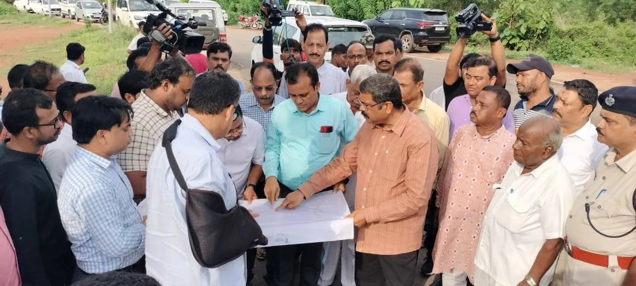  ପ୍ରସ୍ତାବିତ ପାଇକ ସ୍ମାରକୀ ପରିଦର୍ଶନରେ କେନ୍ଦ୍ର ମନ୍ତ୍ରୀ ଧର୍ମେନ୍ଦ୍ର ପ୍ରଧାନ ଓ ସାଂସଦ ଭର୍ତ୍ତୃହରି ମହତାବ