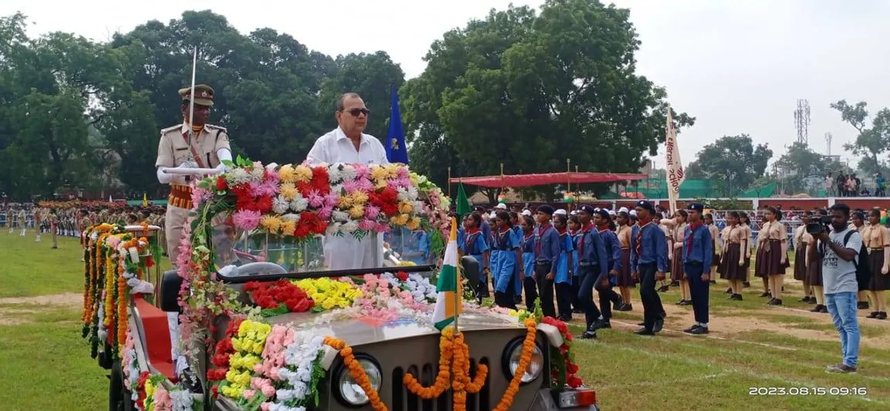  ଜିଲ୍ଲାସ୍ତରୀୟ ସ୍ବାଧୀନତା ଦିବସ ପାଳିତ: ଜାତୀୟ ପତାକା ଉତ୍ତୋଳନ କଲେ ମନ୍ତ୍ରୀ ରାଜେନ୍ଦ୍ର ଢୋଲକିଆ
