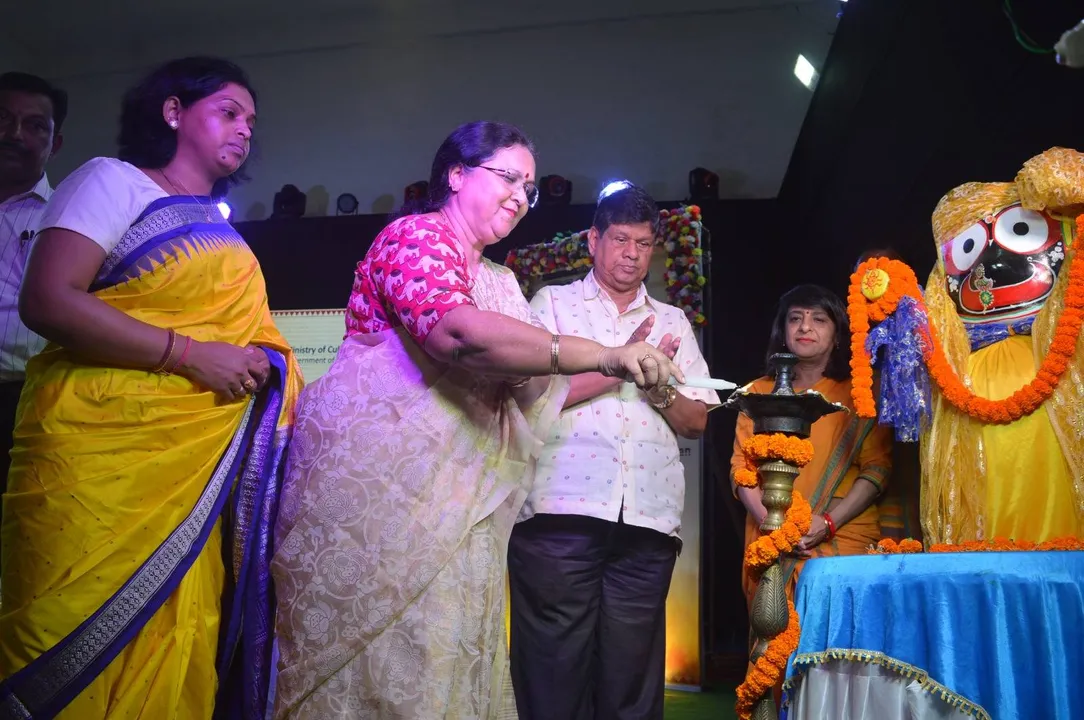  ମହିଳା ହେଉଛନ୍ତି ପରିବାରର ଅଦୃଶ୍ୟ ଶକ୍ତି: କୁଳପତି 