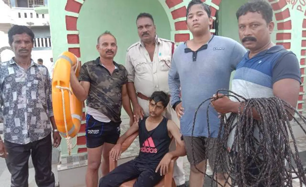  ସମୁଦ୍ରରେ ବୁଡ଼ି ଯାଉଥିବା ବେଳେ ଦୁଇ ନାବାଳକ ଉଦ୍ଧାର