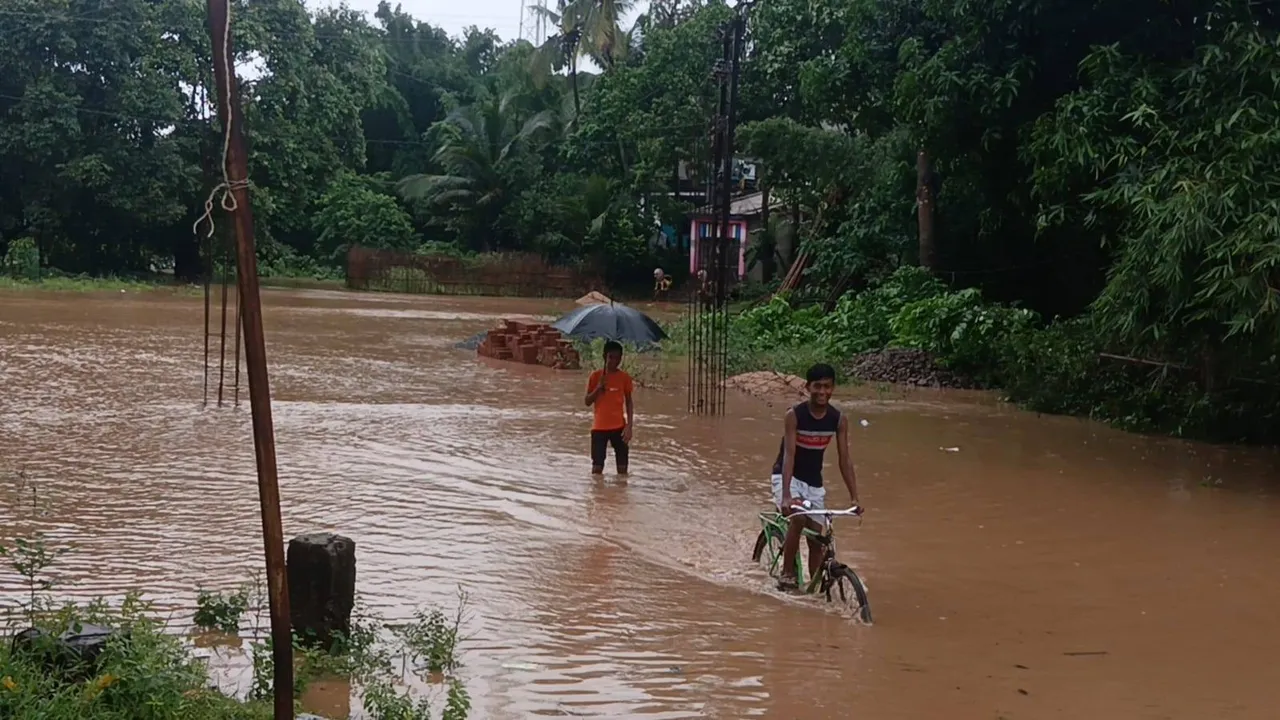  ଲଗାଣ ବର୍ଷାରେ ବୁଡ଼ିଲା ଭଦ୍ରକର ସହର ତଳି ଅଞ୍ଚଳ, କଲୋନିରେ ପଶିଲା ଡ୍ରେନ୍‌ର ମଇଳା ପାଣି