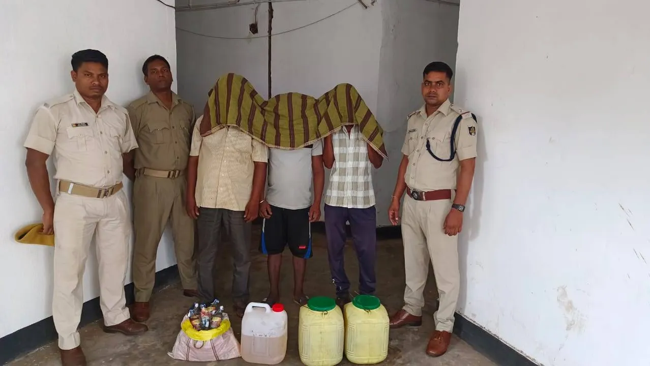 ୪୬ ଲିଟର ଦେଶୀ ମଦ ଜବତ, ୪ ଗିରଫ