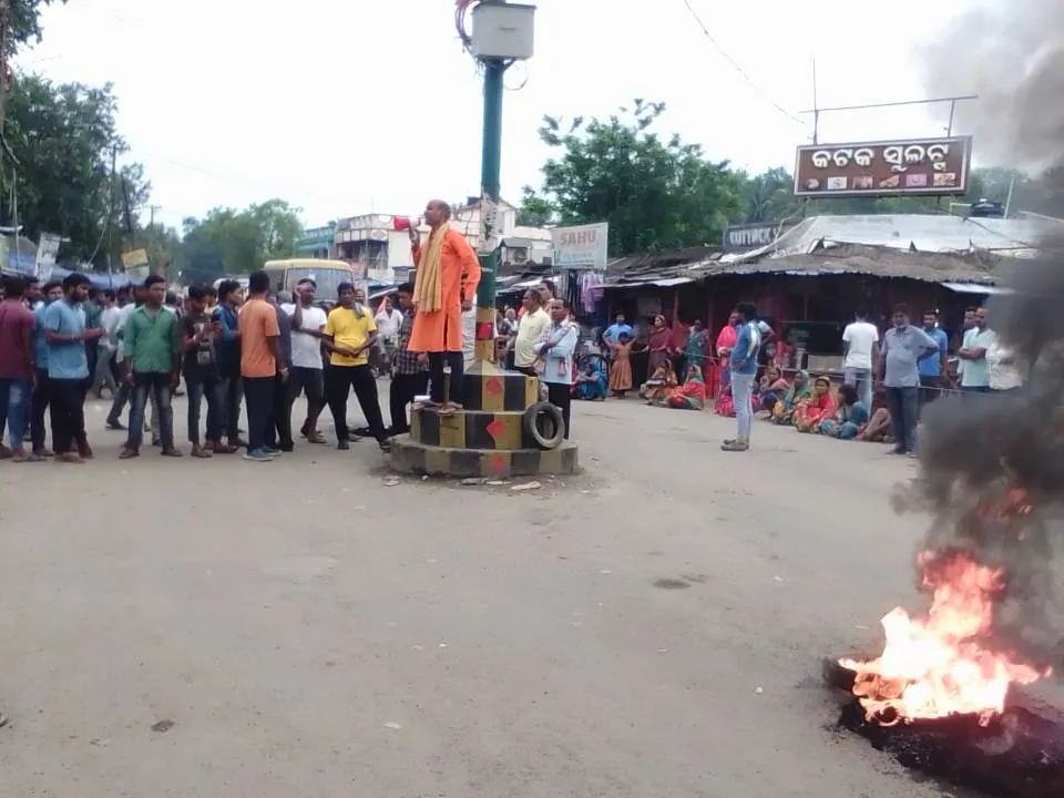  ହାତୀ ଆକ୍ରମଣରେ ଗୁରୁତରଙ୍କୁ କଟକ ସ୍ଥାନାନ୍ତର ପାଇଁ ଖର୍ଚ୍ଚ ଦେଲାନି ବନ ବିଭାଗ, ରାସ୍ତା ଅବରୋଧ କଲେ ଗ୍ରାମବାସୀ
