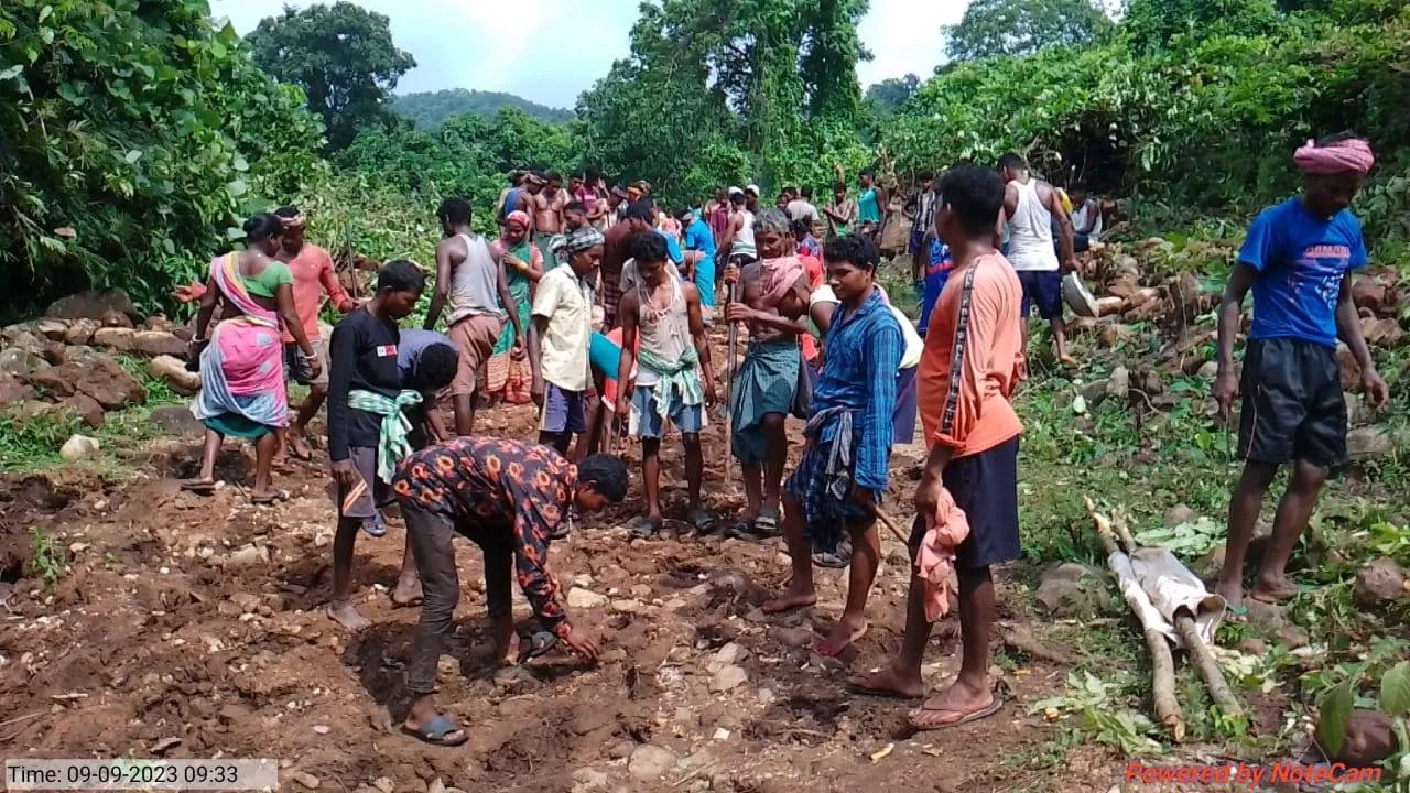  ଶୁଣିଲାନି ପ୍ରଶାସନ : ରାସ୍ତା ନିର୍ମାଣ କଲେ ଗ୍ରାମବାସୀ