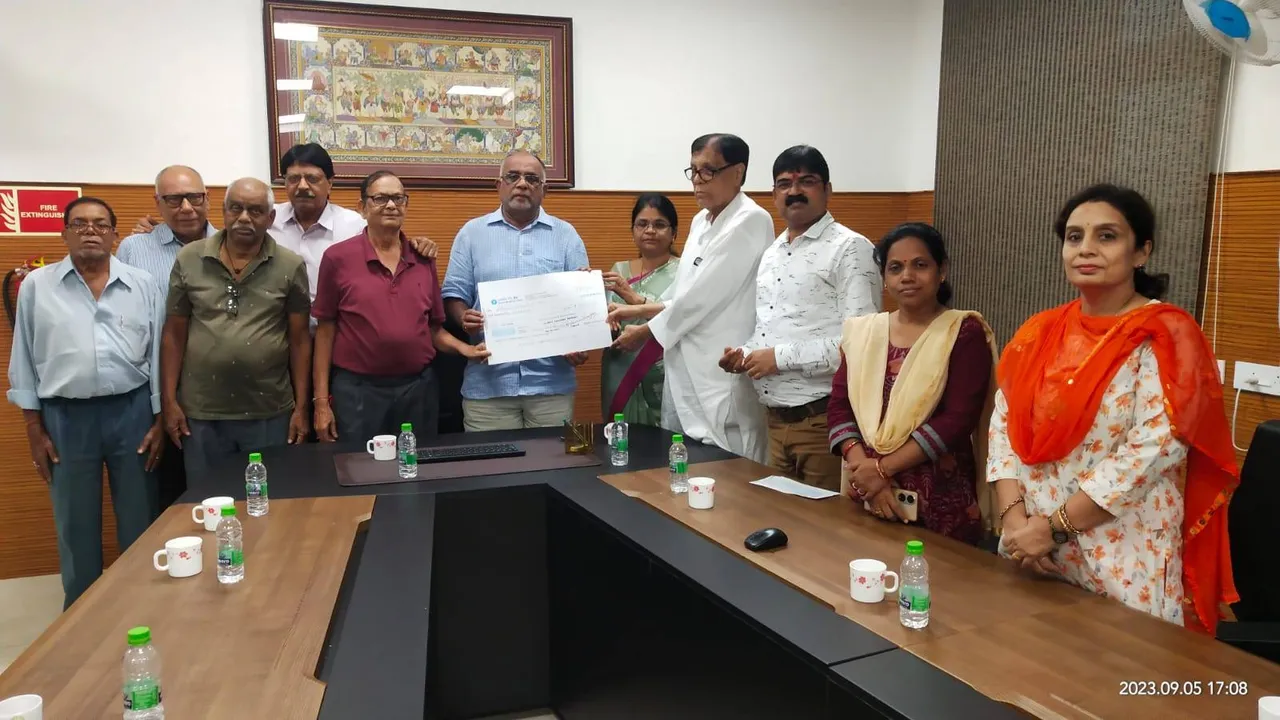  ଜିଏମ୍‌ୟୁକୁ ୧୦ ଲକ୍ଷ ଟଙ୍କା ଦେଲା ମେହେର ଆସୋସିଏସନ୍‌