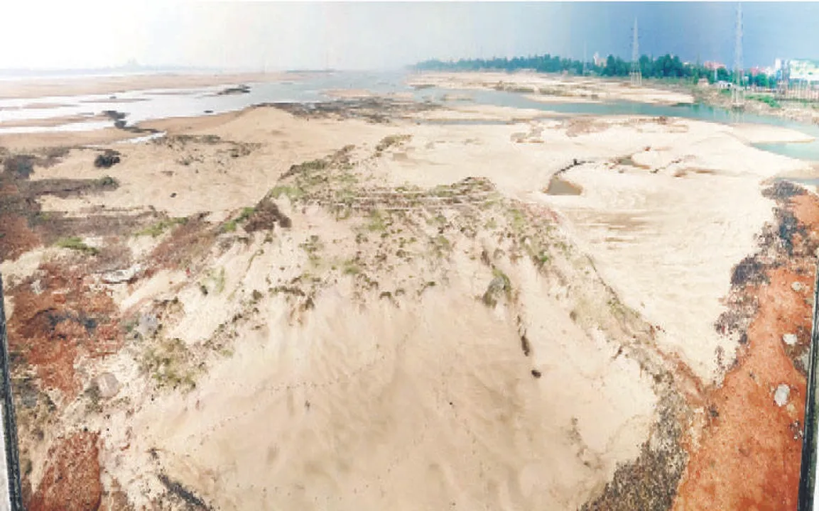  କାଠଯୋଡ଼ିକୁ ମାରିଦେଲେ-୩: ବାଲିମାଫିଆଙ୍କ ଷଡ଼୍‌ଯନ୍ତ୍ର, ନରାଜରେ ଅଟକୁଛି ପାଣି