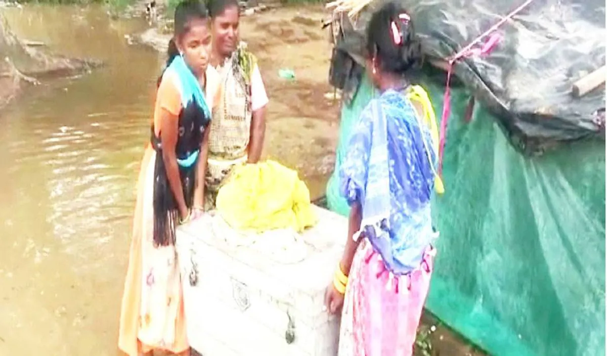  ଭାର୍ଗବୀ ବନ୍ୟାଜଳରେ ବୁଡ଼ିଲା ଶବର ସାହି