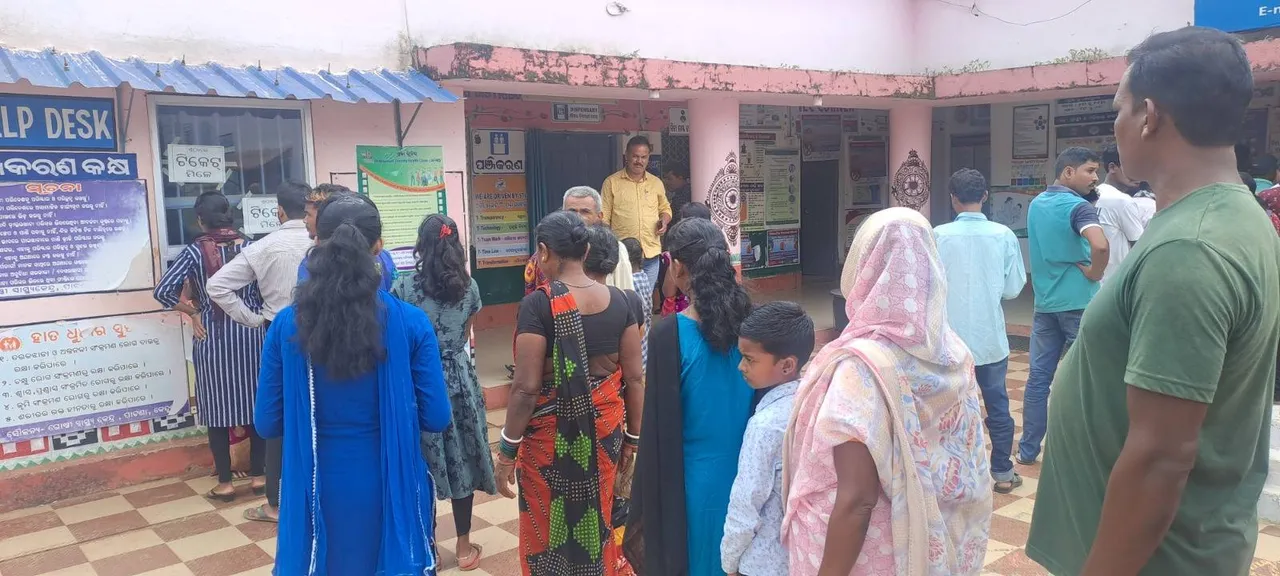  ପାଟଣା ଡାକ୍ତରଖାନା: ବହିର୍ବିଭାଗରେ ଘଣ୍ଟାଘଣ୍ଟା ଠିଆହେଉଛନ୍ତି ରୋଗୀ