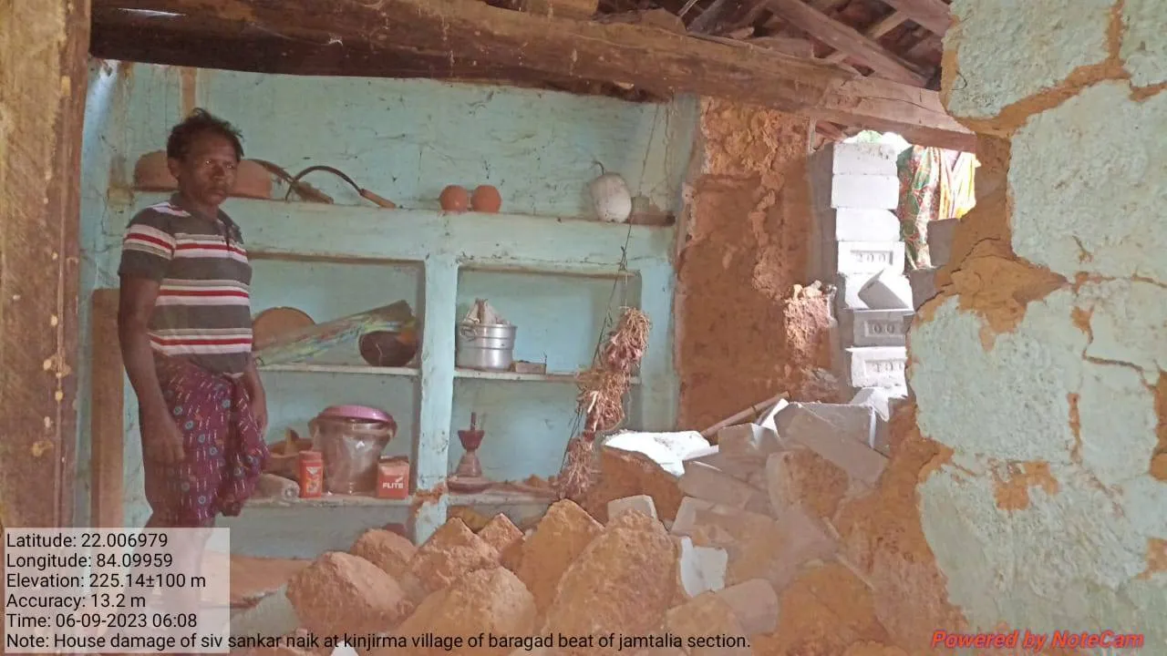  ଗାଁକୁ ପଶି ହାତୀ ଭାଙ୍ଗିଲେ ଘର