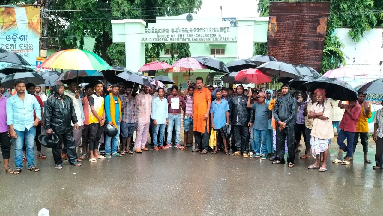  ଫୁଟବଲ ପଡ଼ିଆ ଜମିରେ ପଟ୍ଟା ବଣ୍ଟନକୁ ଗ୍ରାମବାସୀଙ୍କ ବିରୋଧ