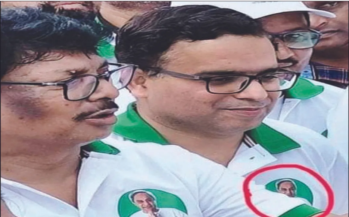  ମୟୂରଭଞ୍ଜ ଜିଲ୍ଲାପାଳଙ୍କ ଟି-ସାର୍ଟରେ ନବୀନ: ଜିଲ୍ଲାପାଳଙ୍କୁ ଭର୍ତ୍ସନା କଲେ ଅପରାଜିତା