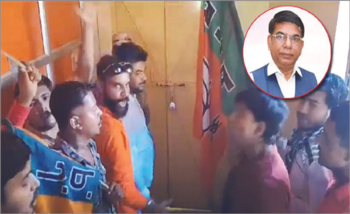  ପଶ୍ଚିମବଙ୍ଗ ବିଜେପି କନ୍ଦଳ: କେନ୍ଦ୍ରମନ୍ତ୍ରୀଙ୍କୁ ତାଲା ପକାଇଦେଲେ କର୍ମୀ
