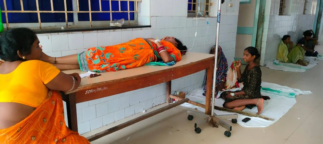  ଖାଦ୍ୟରେ ବିଷକ୍ରିୟା ଯୋଗୁ ଗୋଟିଏ ପରିବାରର ୧୧ ଅସୁସ୍ଥ: ଆନନ୍ଦପୁର ଡାକ୍ତରଖାନାରେ ଭର୍ତ୍ତି