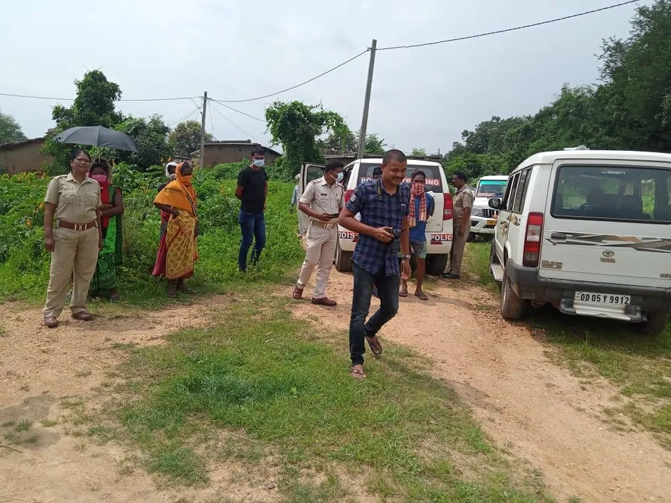  ଅନୈତିକ ସମ୍ପର୍କ ସନ୍ଦେହ: ସ୍ତ୍ରୀଙ୍କୁ ତଣ୍ଟି ଚିପି ହତ୍ୟା, ସ୍ବାମୀ ଫେରାର