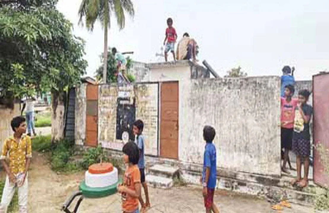  ସୀମାନ୍ତରେ ୪୦ ସ୍କୁଲ ବନ୍ଦ: ସେଦିନର ମଣିଷଗଢ଼ା କାରଖାନା ଏବେ ଖେଳପଡ଼ିଆ