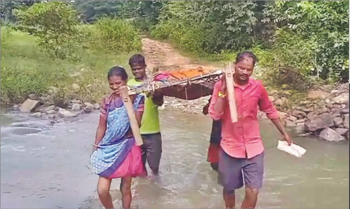  ଆଶା ଦେଲେ ଭରସା: ଗର୍ଭବତୀଙ୍କୁ ଖଟିଆରେ ବୋହି ନାଳ ପାରି କଲେ