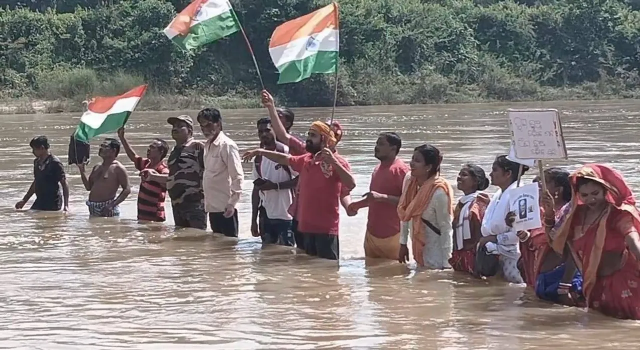  ସରୁନି ଦେଓ ନଦୀ ସେତୁ; ବାଉଁଶ ଶିଡ଼ି ପାଲଟିଛି ‘ଲାଇଫ୍‌ ଲାଇନ୍’