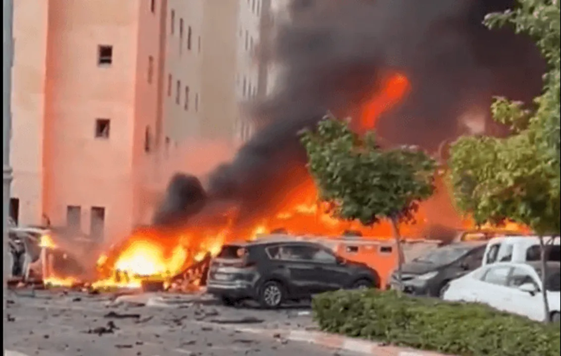  ୩ ଇସ୍ରାଏଲୀଙ୍କୁ ବନ୍ଧକ ରଖିଲା ହାମାସ, ଉଭୟ ପକ୍ଷର ମିଳିତ ମୃତ୍ୟୁସଂଖ୍ୟା ୩୦୦ ଟପିଲା