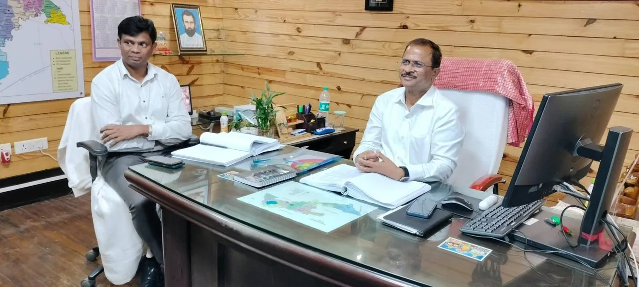  କେନ୍ଦ୍ରାଞ୍ଚଳ ରାଜସ୍ବ ଆୟୁକ୍ତଙ୍କ ଖୋର୍ଦ୍ଧା ଗସ୍ତ: ଜମିଜମା ସଂକ୍ରାନ୍ତୀୟ ମାମଲାର ସମାଧାନ ପ୍ରକ୍ରିୟା ତ୍ବରିତ କରିବାକୁ ନିର୍ଦ୍ଦେଶ