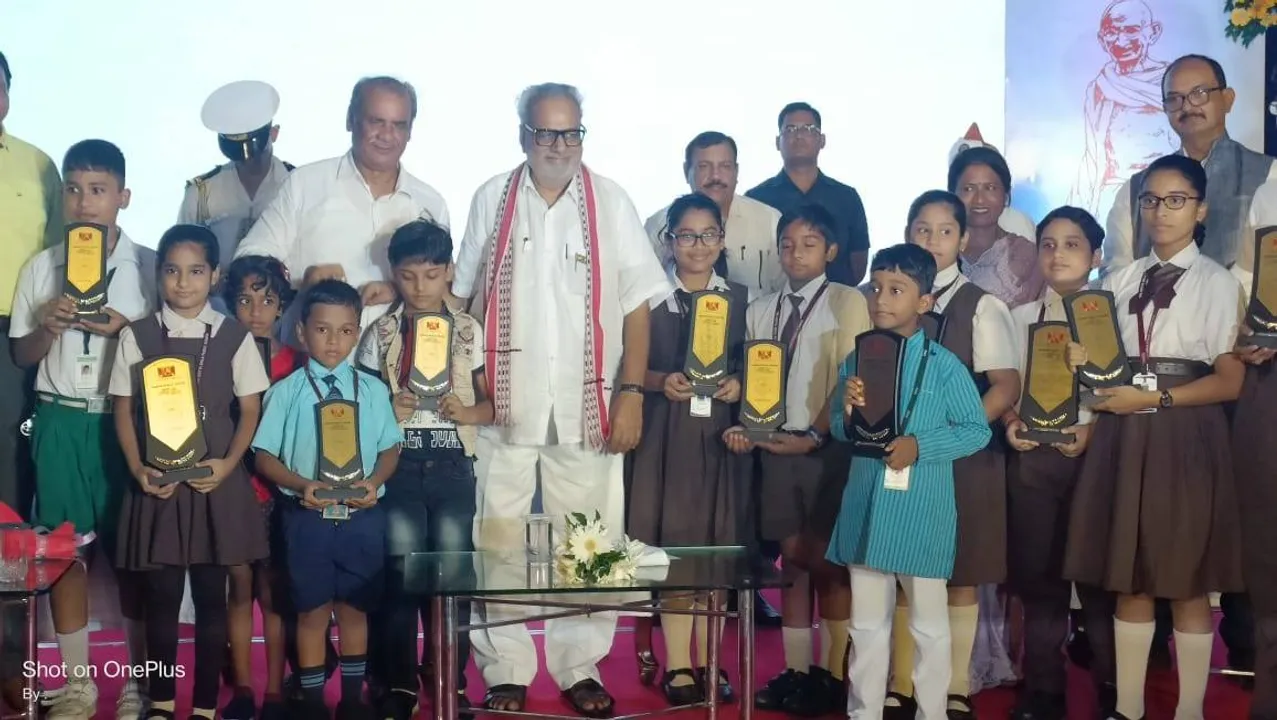  ଗାନ୍ଧି ଜୟନ୍ତୀ ଉପଲକ୍ଷେ ବିର୍ଲା ପବ୍ଲିକ ସ୍କୁଲ ପକ୍ଷରୁ 'ସତ୍ୟକେ ରଙ୍ଗ' ଶୀର୍ଷକରେ ଚିତ୍ରାଙ୍କନ, କଳା ପ୍ରଦର୍ଶନୀ