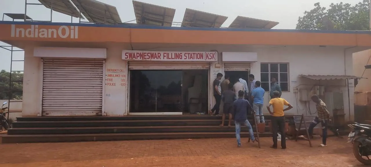  ବନ୍ଧୁକ ମୁନରେ ପେଟ୍ରୋଲ ପମ୍ପରୁ ୫ ଲକ୍ଷ ଟଙ୍କା ଲୁଟିନେଲେ ଲୁଟେରା