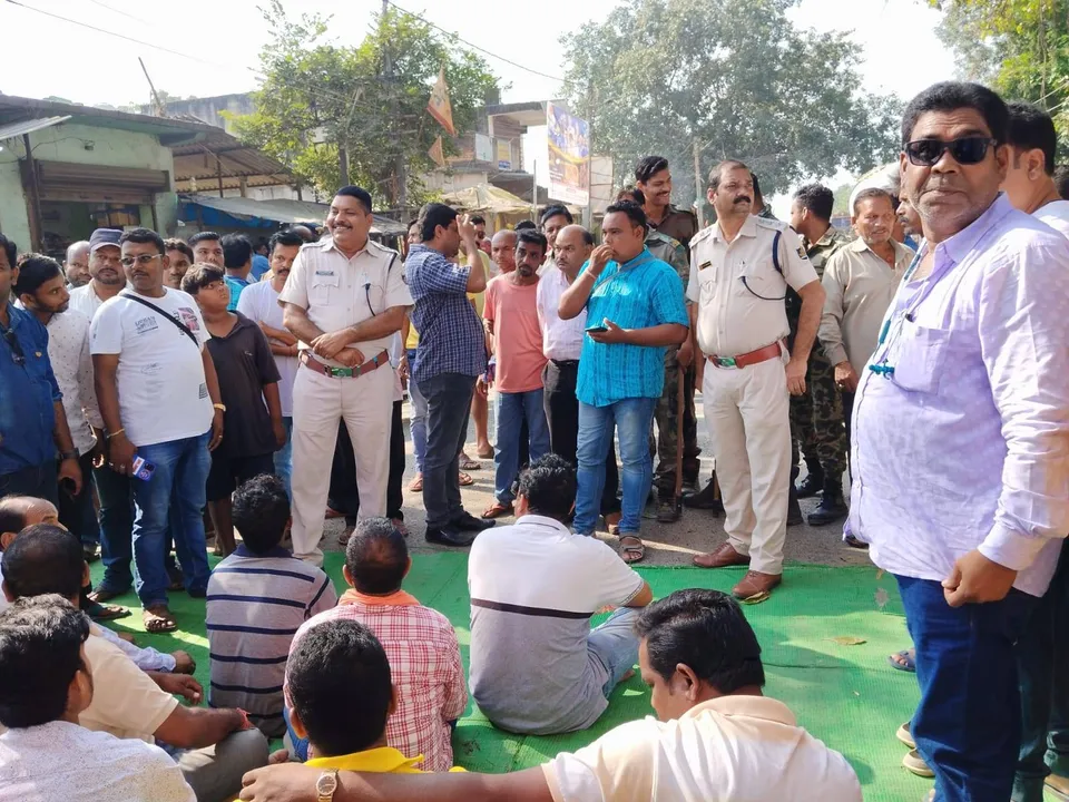  ରାସ୍ତା ବିପର୍ଯ୍ୟସ୍ତ ପ୍ରତିବାଦ: ଡୁଙ୍ଗୁରିପାଲିଠାରେ ୨୬ ନମ୍ବର ଜାତୀୟ ରାଜପଥ ଅବରୋଧ