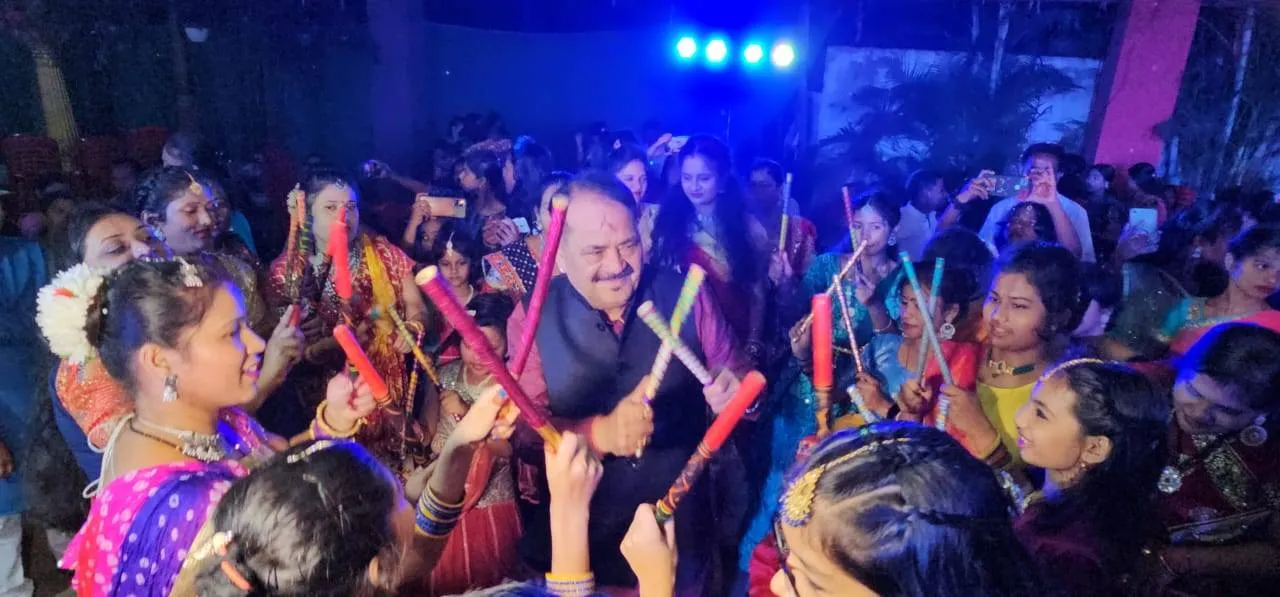  ଜୟପୁରରେ ଦାଣ୍ଡିଆ ନାଚିଲେ ବିଧାୟକ ତାରାପ୍ରସାଦ ବାହିନୀପତି।