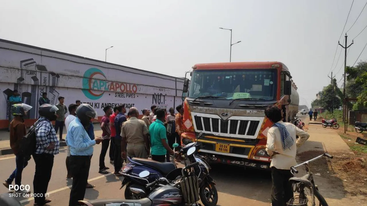  ତେଲ ଟ୍ୟାଙ୍କର ଧକ୍କାରେ ୭ ବର୍ଷର ପୁଅ ମୃତ, ମା’ ଗୁରୁତର