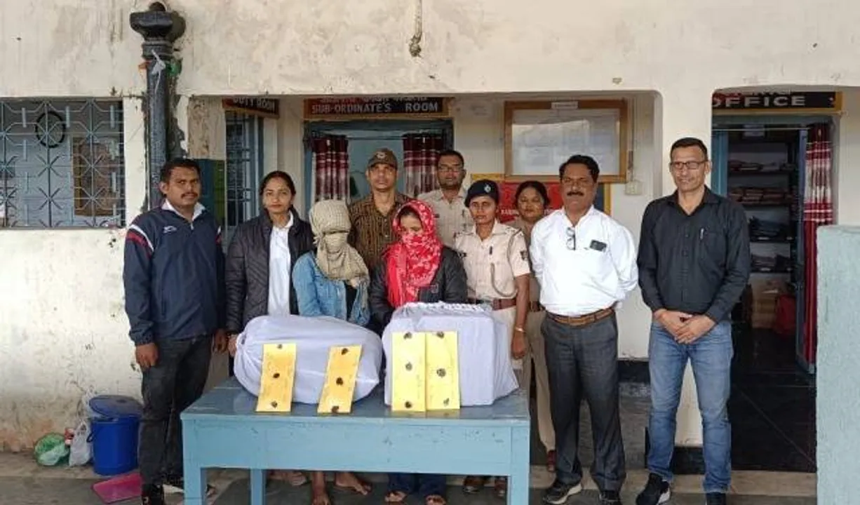 ରେଳରେ ଚୋରା ଚାଲାଣ: ୨ ମହିଳା ଅଭିଯୁକ୍ତ ଗିରଫ, ୨୧.୫ କେଜି ଗଞ୍ଜେଇ ଜବତ