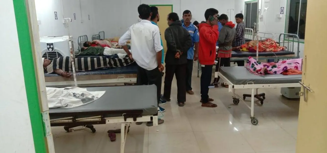  ଭାରସାମ୍ୟ ହରାଇ ପିକ୍‌ଅପ୍ ଭ୍ୟାନ୍‌ ଦୁର୍ଘଟଣାଗ୍ରସ୍ତ; ଜଣେ ମୃତ, ୧୩ ଆହତ