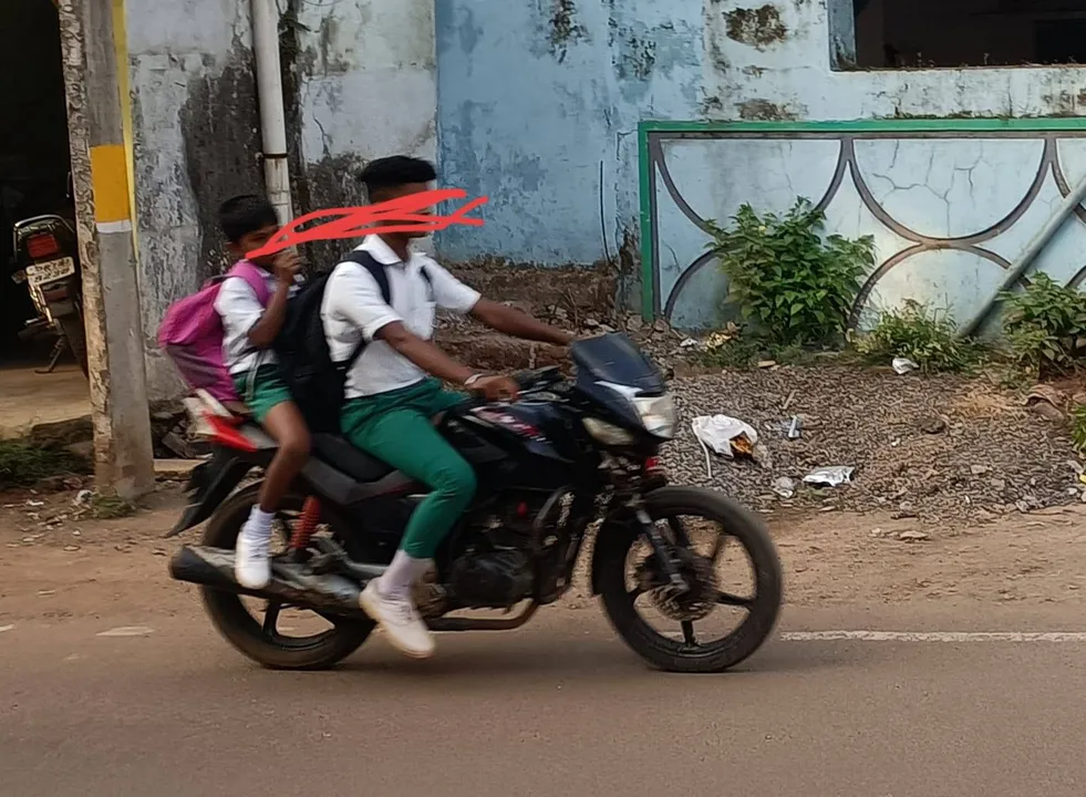  ସ୍କୁଲ ଓ କଲେଜ ଛାତ୍ରଛାତ୍ରୀ ବିନା ଲାଇସେନସରେ ବାଇକ ଚାଳନା, ଯାଞ୍ଚ କେବେ?