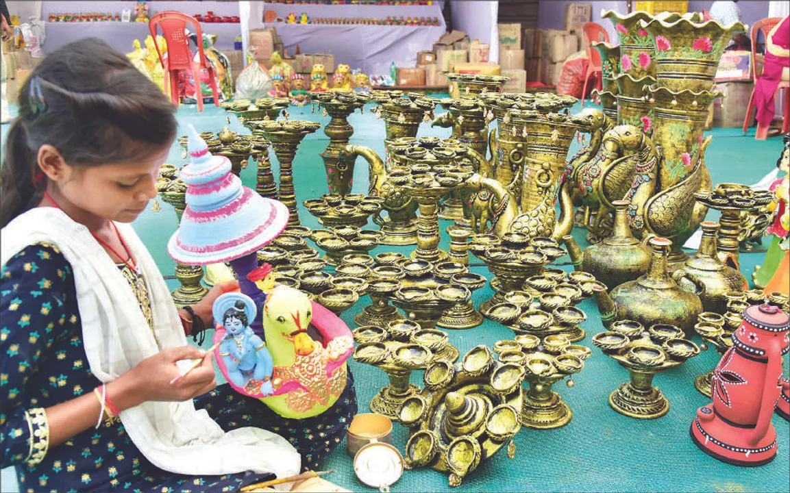  ହସ୍ତଶିଳ୍ପ ପ୍ରଦର୍ଶନୀ ‘ମୃତ୍ତିକା’: ମାଟିରେ ମ୍ୟାଜିକ୍‌