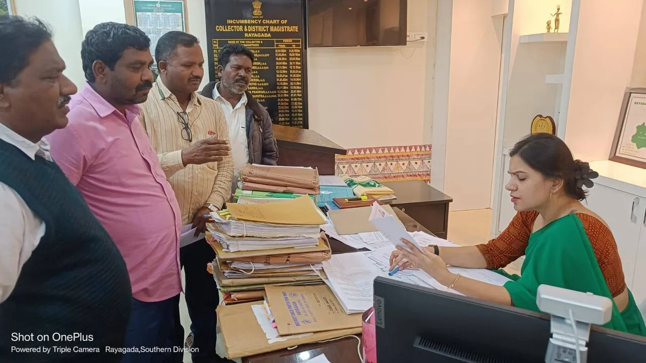  ଡମ୍ ସମାଜର ମୁଖ୍ୟମନ୍ତ୍ରୀଙ୍କୁ ଦାବି ପତ୍ର ପ୍ରଦାନ
