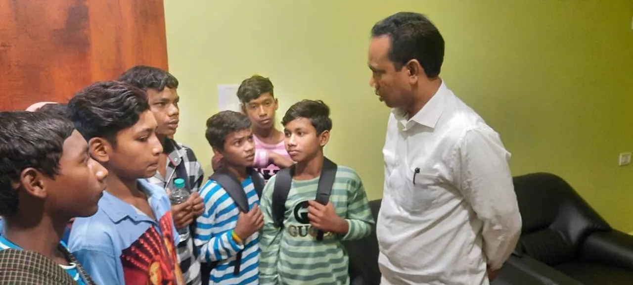  ଅନୁସୂଚିତ ଜାତି ଓ ଜନଜାତି ମନ୍ତ୍ରୀଙ୍କ ଜିଲ୍ଲାରେ ଆଦିବାସୀ ଛାତ୍ରଛାତ୍ରୀ ନିର୍ଯାତିତ