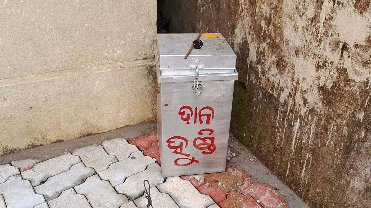  ଠାକୁରଙ୍କ ସଂପତ୍ତି ଉପରେ ନଜର: ଜଗନ୍ନାଥ ମନ୍ଦିର ଦାନ ହୁଣ୍ଡିଭାଙ୍ଗି ଲକ୍ଷାଧିକ ଟଙ୍କା ସହ ସୁନା ନେଇଗଲେ ଦୁର୍ବୃତ୍ତ