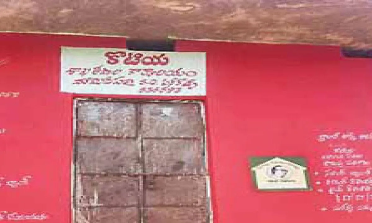  ବିଜୁ ପକ୍କା ଘରେ ଆନ୍ଧ୍ରର ପୋଷ୍ଟ ଅଫିସ୍‌: କାନ୍ଥରେ ଚୂନ ମାରି ବନ୍ଦ କଲା ବ୍ଲକ ପ୍ରଶାସନ