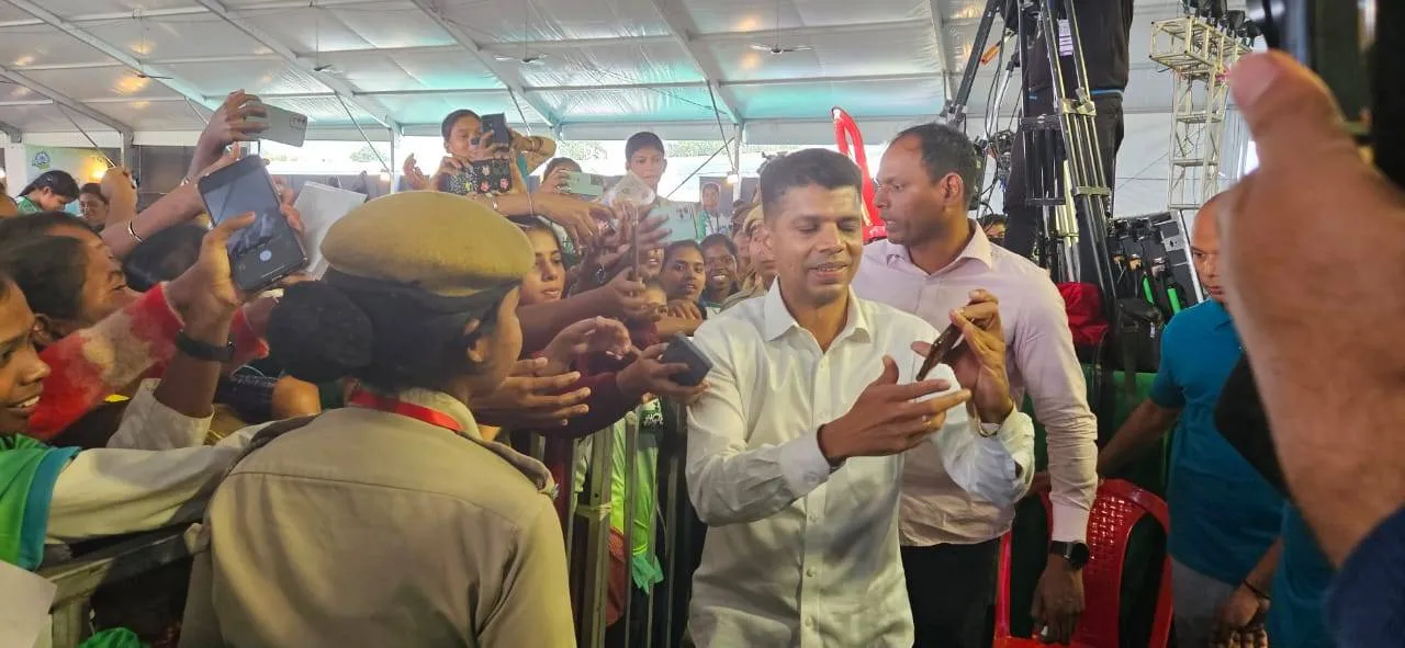  ସୁନ୍ଦରଗଡ଼ ଗସ୍ତରେ ୫-ଟି ଅଧ୍ୟକ୍ଷ: ୧୦ ହଜାର ଛାତ୍ରଛାତ୍ରୀଙ୍କୁ ଦେଲେ ସଫଳତାର ମନ୍ତ୍ର