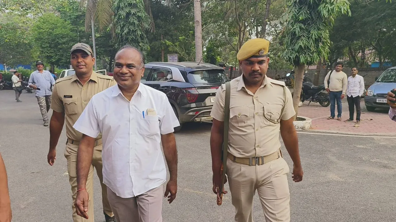  ହତ୍ୟା ମାମଲାରେ ବ୍ରହ୍ମପୁରର ବରିଷ୍ଠ ଡାକ୍ତର ହୃଷୀକେଶ ତ୍ରିପାଠୀଙ୍କୁ ଆଜୀବନ କାରାଦଣ୍ଡ