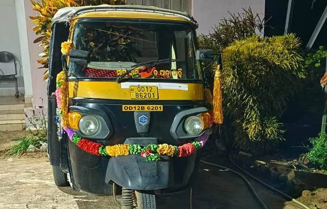  ମଦଭର୍ତ୍ତି ଅଟୋକୁ ଗୋଡ଼ାଇଗୋଡ଼ାଇ ଧରିଲା ପୁଲିସ, ଅଭିଯୁକ୍ତ ଫେରାର