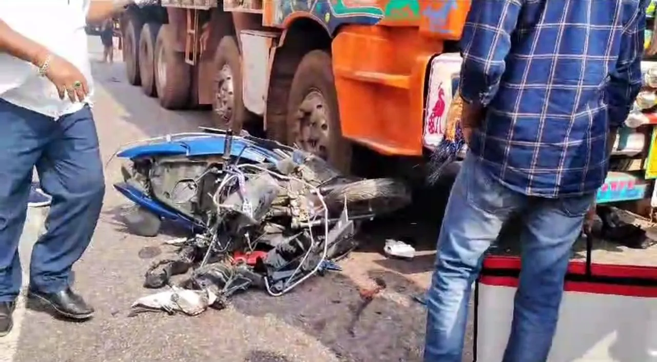  ଟ୍ରକ୍‌ ଧକ୍କାରେ ସ୍କୁଟି ଚାଳକ ଗୁରୁତର