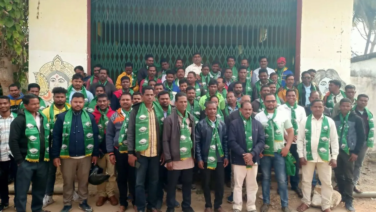  ଗୁଣପୁରରେ ବିଜେଡ଼ିର ଘର ସଜଡ଼ା ଆରମ୍ଭ: ସରପଞ୍ଚ ଓ ସମିତି ସଭ୍ୟା ସମେତ ଶତାଧିକ କର୍ମୀ ଯୋଗଦେଲେ