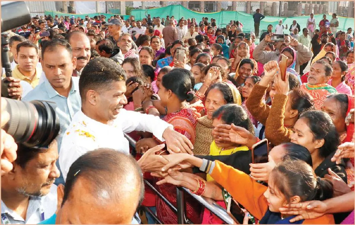  ଚର୍ଚ୍ଚା ବଢ଼ାଇଲା ପାଣ୍ଡିଆନଙ୍କ ରଣନୀତି: ପ୍ରମୋଦ ମିଶ୍ରଙ୍କୁ ପ୍ରଶଂସା, ଧର୍ମେନ୍ଦ୍ରଙ୍କୁ ତେର୍‌ଚ୍ଛା ବାଣ