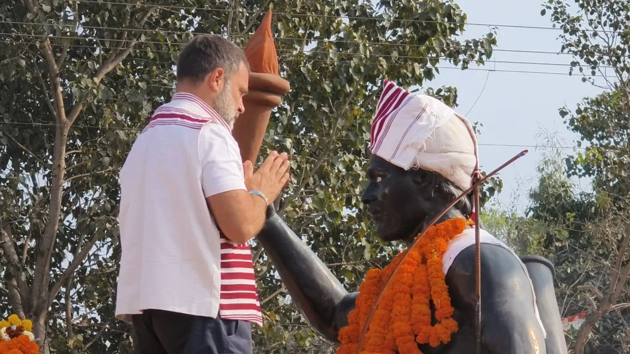  ରାଜଗାଙ୍ଗପୁରରେ ରାହୁଲଙ୍କ ‘ଭାରତ ଯୋଡ଼ ନ୍ୟାୟ ଯାତ୍ରା’ ବିର୍ସା ମୁଣ୍ଡାଙ୍କ ପ୍ରତିମୂର୍ତ୍ତିରେ କଲେ ମାଲ୍ୟାର୍ପଣ