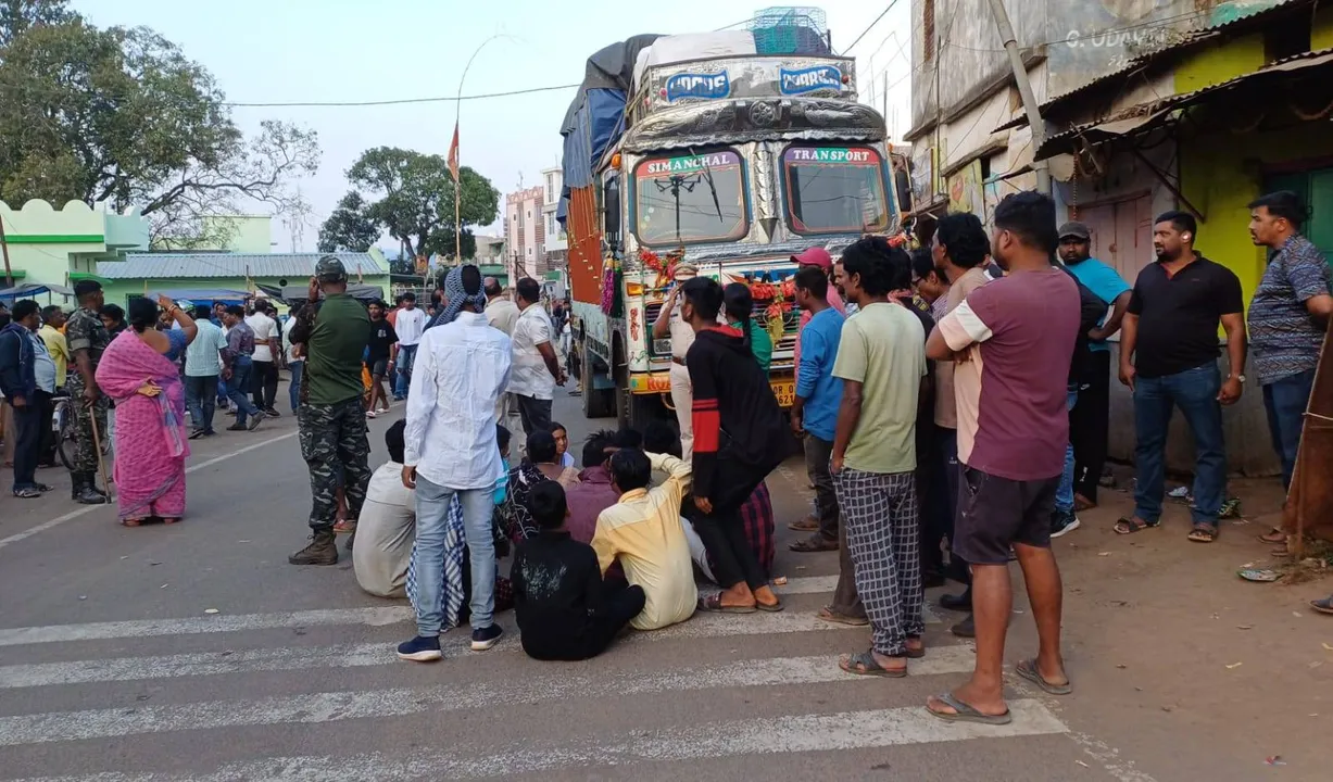  ସଫେଇ କର୍ମଚାରୀଙ୍କ ଉପରେ ଚଢ଼ିଗଲା ଦ୍ରୁତଗାମୀ ମାଲବାହୀ ଟ୍ରକ୍‌