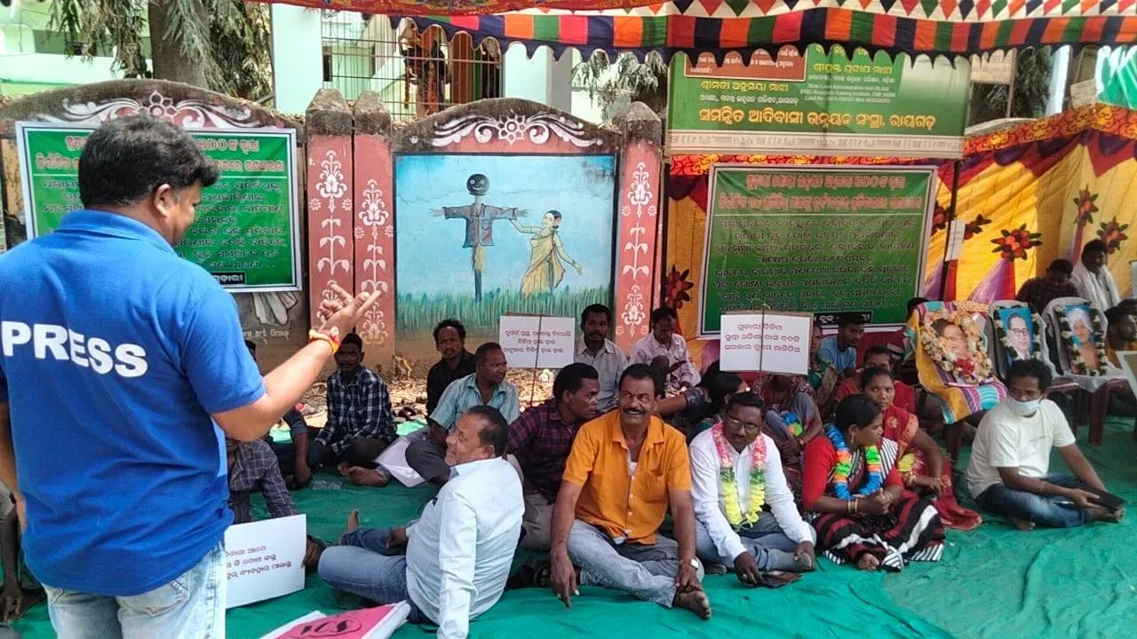  ବିଡିଓଙ୍କ ବିରୋଧରେ ତେଜିଲା ଆନ୍ଦୋଳନ: ଧାରଣାରେ ବସିଲେ ଲୋକ ପ୍ରତିନିଧି