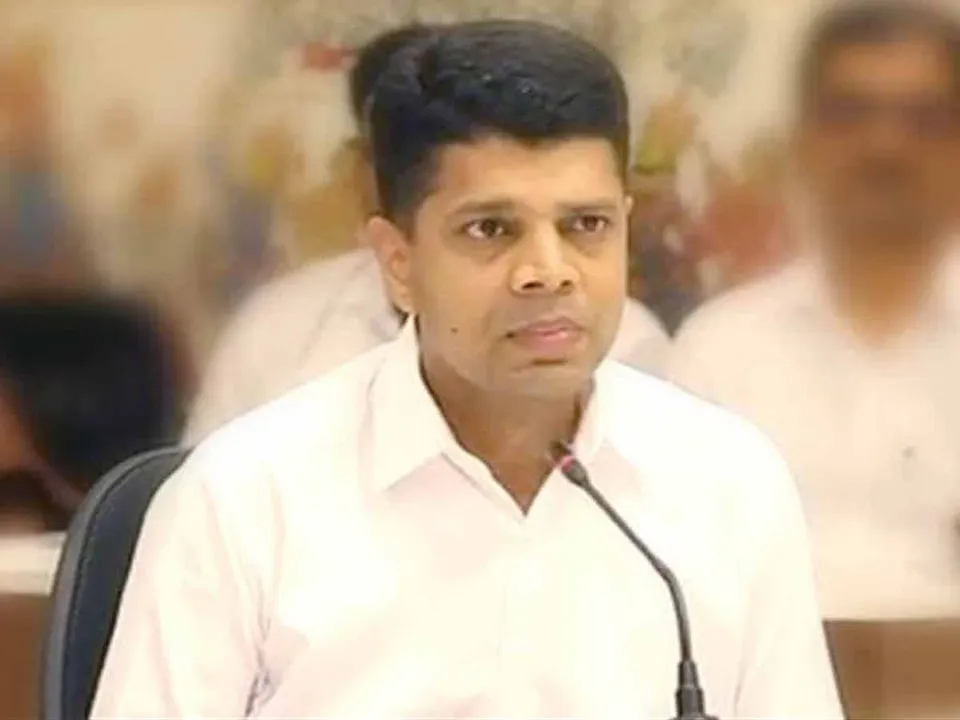  ୫-ଟି ଅଧ୍ୟକ୍ଷଙ୍କ ଉପରକୁ ଟମାଟୋ ମାଡ କଲେ ବ୍ୟକ୍ତି